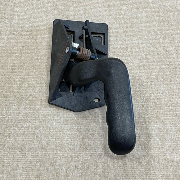 Chevy Silverado 1500 Tahoe GMC Sierra Yukon Driver Left Side Inner Door Handle - Picture 2 of 10